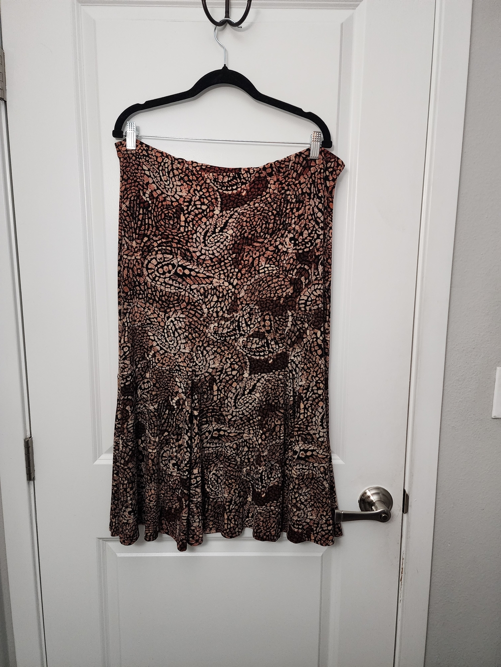 5/$30 Chico's Travelers Brown and Cream Animal-Print Midi Skirt